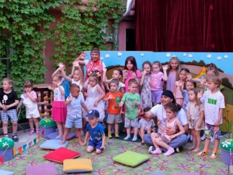 Астраханский театр кукол приглашает маленьких зрителей на представления во дворике