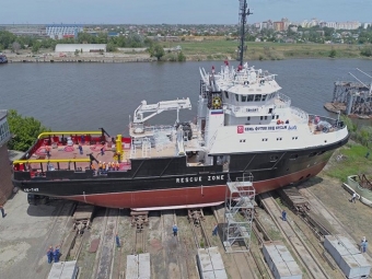 В Астрахани спустили на воду спасательно-буксирное судно СБ-742 для ВМФ России
