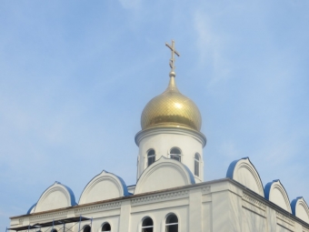 На храме святого праведного воина Федора Ушакова засияли купола и кресты