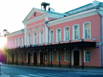 Астраханский драматический театр приглашает на открытие 214-го театрального сезона