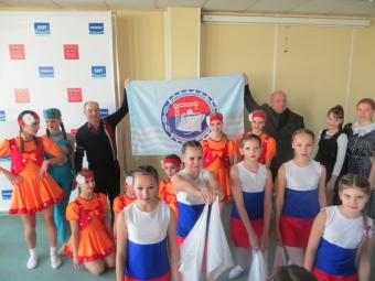 В Астрахани танцевальный коллектив «Фламинго» поздравил судостроителей Группы «Каспийская Энергия» с Днем Защитника Отечества.