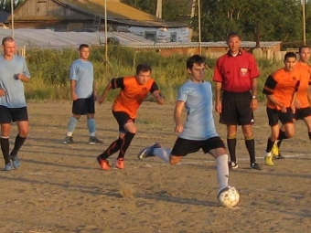 Футбольная команда Промышленного профсоюза «Интер»  второй круг первенства Астраханской области начала с побед.