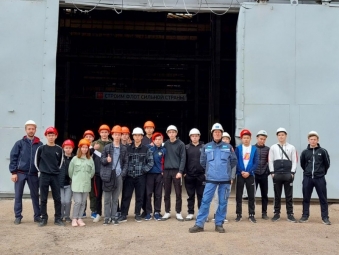 Более 100 школьников и студентов посетили с экскурсией астраханские судостроительные заводы