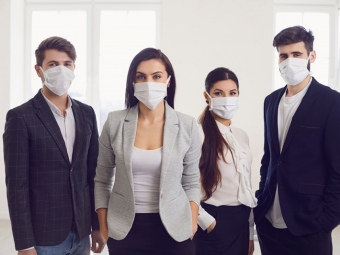 Работодатель обязал носить маски: должен ли он их выдавать?