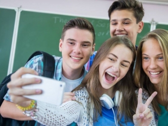 "Новая пионерия": кто и зачем создает в России новое молодежное движение?