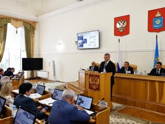 В Думе Астраханской области представил отчет о работе регионального правительства в 2022 году