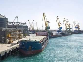 Морской порт Актау начал приём нового вида груза из Бакинского порта