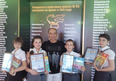 В средней школе № 53 города Астрахани чествовали победителей профсоюзного конкурса