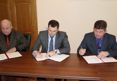 В Астраханской области подписано региональное отраслевое трехстороннее соглашение по организациям промышленности и транспорта.