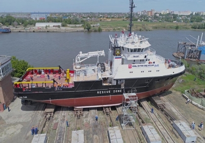 В Астрахани спустили на воду спасательно-буксирное судно СБ-742 для ВМФ России