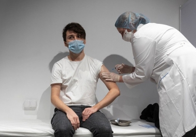 ТОЧКА ЗРЕНИЯ: Больше половины россиян одобряют вакцинацию от COVID, по опросу ВЦИОМа