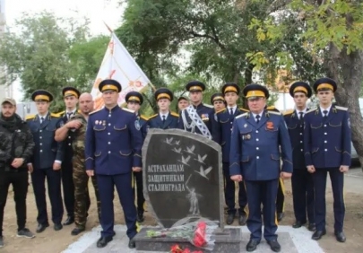 В Астрахани торжественно открыли памятный знак «Астраханцам - защитникам Сталинграда».