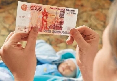 Астраханские семьи начали получать выплаты в 5 тысяч рублей