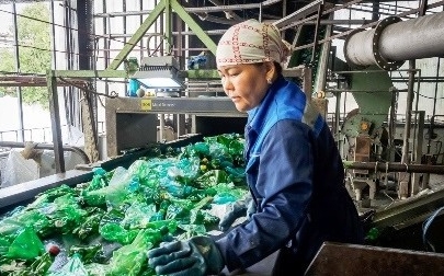 В Казахстане из пластиковых бутылок будут производить текстильные волокна