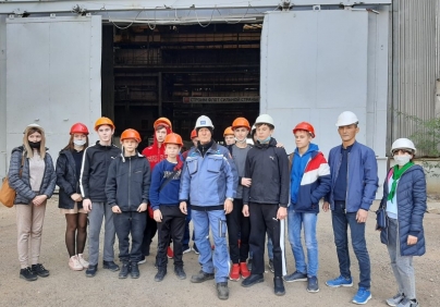 Подростки центра «Юность» посетили судостроительный завод «Лотос»