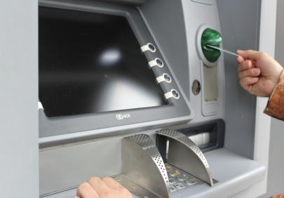 Что делать, если банкомат не выдал деньги или не зачислил их на счет