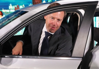 ТОЧКА ЗРЕНИЯ: Владимир Путин предложил всем чиновникам пересесть с иномарок на отечественные автомобили