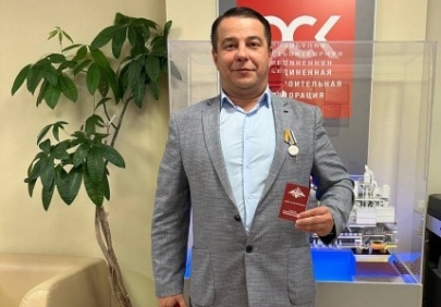 Сотрудник астраханской верфи ОСК Владимир Силантьев награжден медалью «Адмирал Горшков».