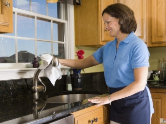 Невидимые миллиарды: как неоплачиваемый труд женщин сдерживает мировую экономику