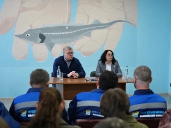 Акцент на паводок и корма: губернатор встретился с астраханскими рыбоводами