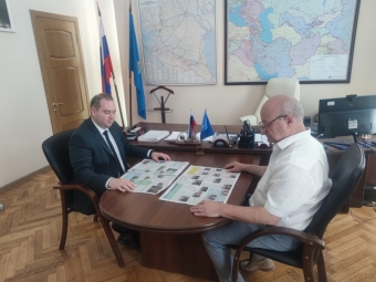 Зампред регионального правительства и профлидер обсудили аспекты участия в национальной премии «Человек труда».