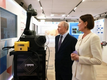 Президенту представили робота, повышающего производительность сварщиков на 57%