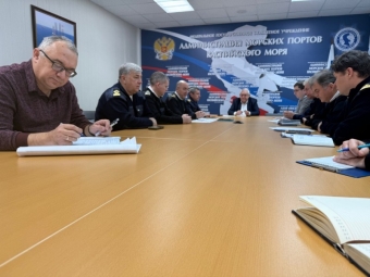 За первую неделю с начала ледокольных операций в астраханских портах проведено 75 судов