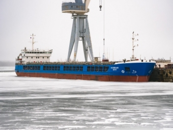 На сухогрузе «Каспийский берег» поднят государственный флаг Российской Федерации
