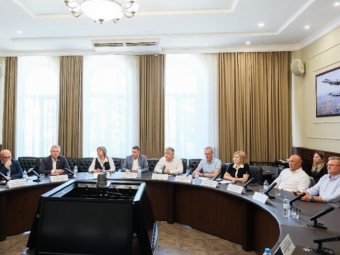Денис Афанасьев встретился с руководителями фракций астраханского парламента