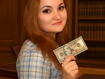 Что делать, если у вас оказалась поддельная купюра? Короткие разъяснения юриста