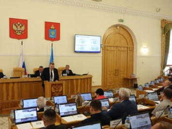 Вице-губернатор Астраханской области отчитался о работе правительства перед региональной Думой