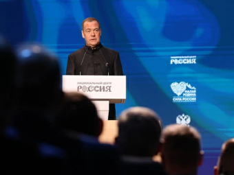 Медведев анонсировал защиту чиновников на местах