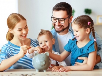 Семья в центре экономики