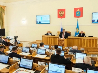 Денис Афанасьев отчитался перед депутатами о работе правительства Астраханской области по итогам 2025 года