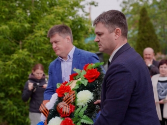 Астраханские судостроители открыли аллею Победы