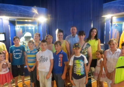 Молодые семьи работников Комбината хлебопродуктов в День молодежи посетили Астраханский планетарий.