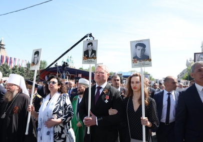 На торжественное построение войск и Бессмертный полк в Астрахани пришло около 60 тысяч человек