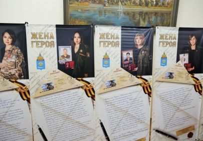 В Думе Астраханской области проходит фотовыставка «Жена героя-Астрахань»