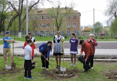 В средней школе поселка им. III Интернационала прошла трогательная акция "Дерево Победы"!