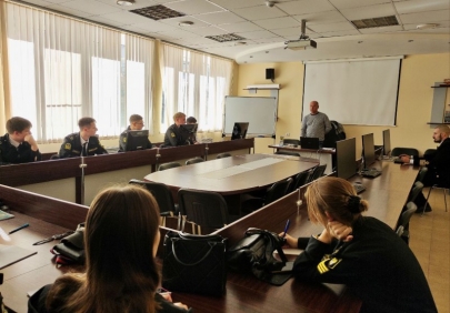 В Южном центре судостроения и судоремонта ОСК продолжаются практические занятия для студентов-судостроителей