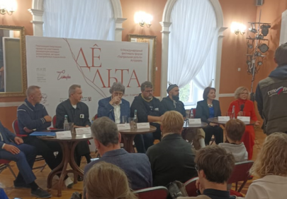 В Астрахань с гастролями прибыл старейший театр Казахстана