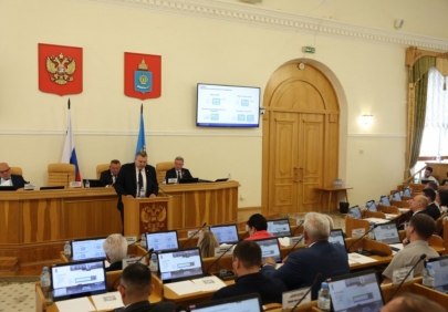 Вице-губернатор Астраханской области отчитался о работе правительства перед региональной Думой