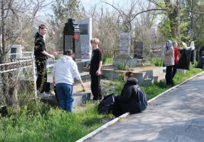 Свыше 250 человек вышли на уборку кладбищ в Астрахани